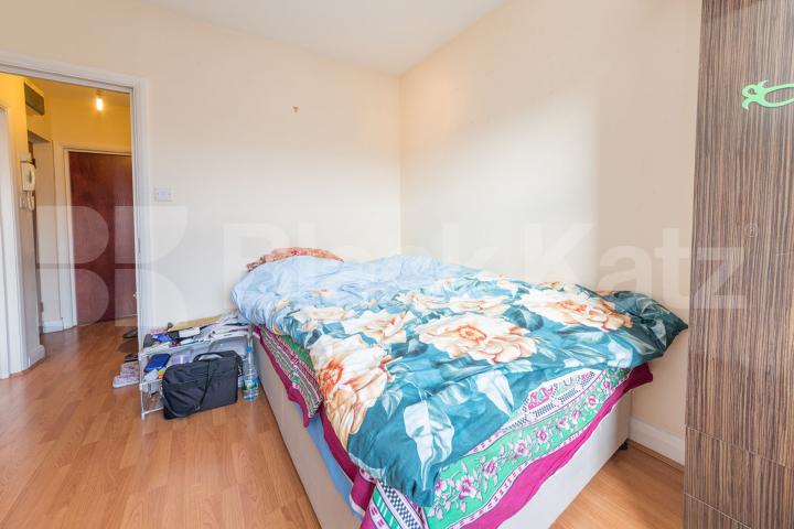 A modern two double bedroom flat set on the top floor of period building Hercules Street, Holloway 
